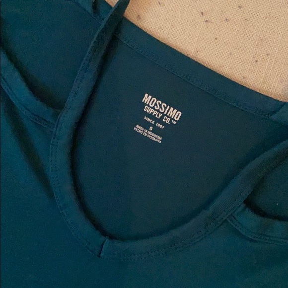 loose fitting shirt! great condition! - Picture 2 of 4